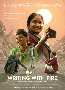 Escribiendo con fuego  (2021) Director: Rintu Thomas, Sushmit Ghosh 